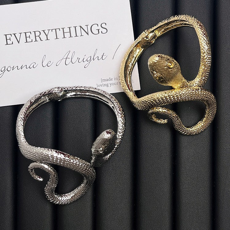 Wholesale Niche designer retro metal snake-shaped open self-discipline bracelet for men and women, high-end exquisite plain ring Bracelet